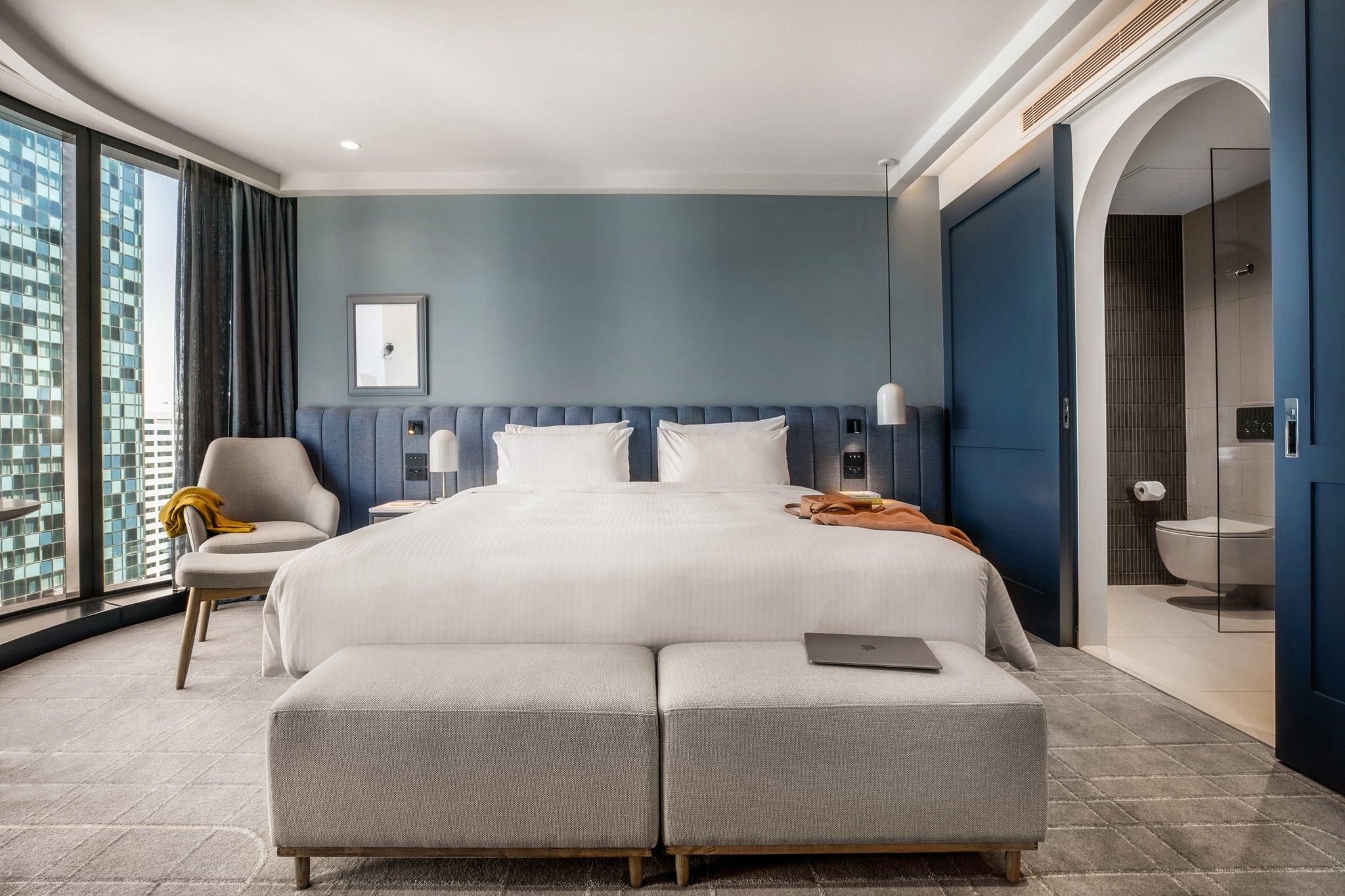 1 King Bed Premium