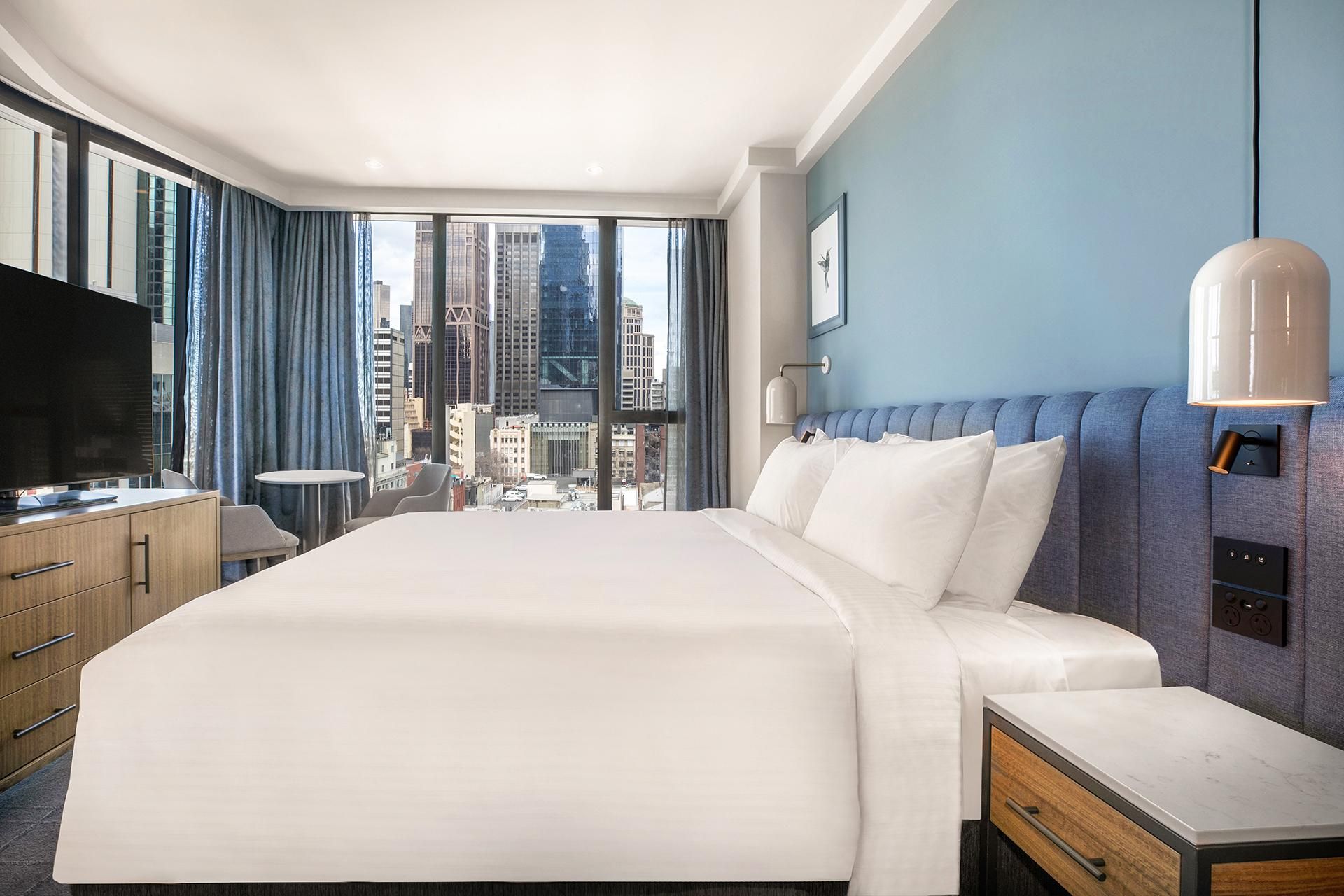 1 King Bed Premium City View