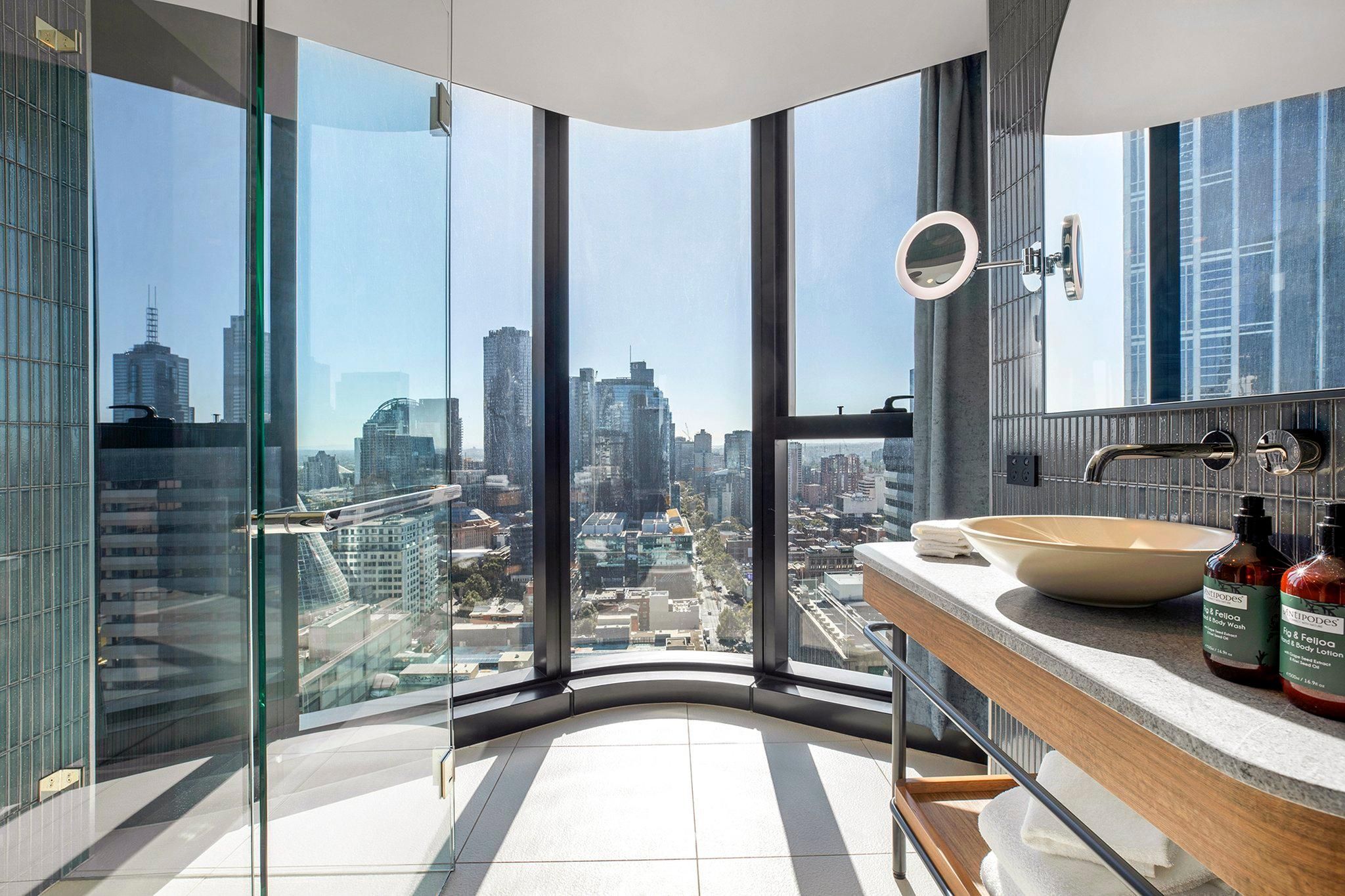 1 King Bed Premium City View High Floor