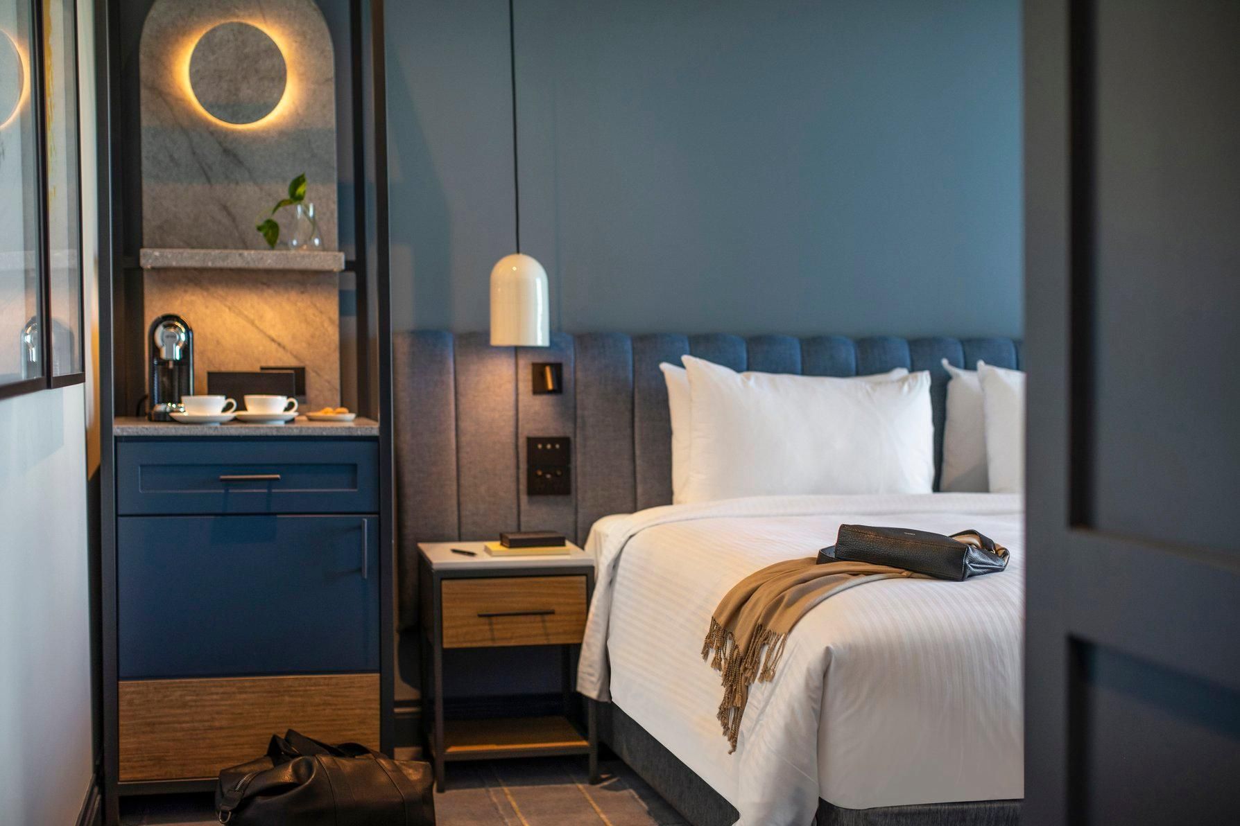 1 King Bed Premium Bath High Floor