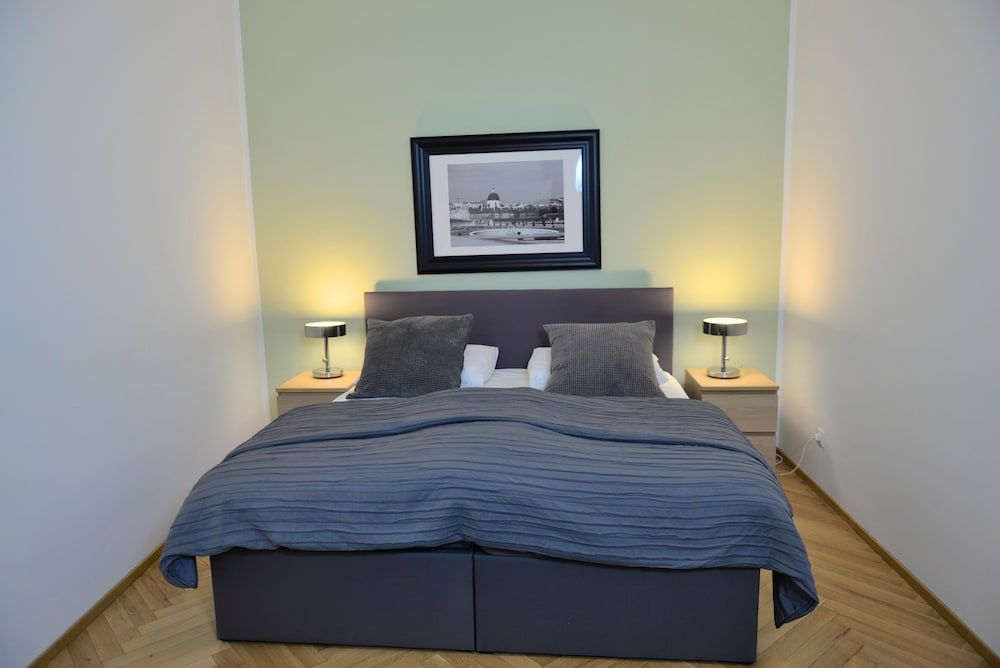 undefined Jimmy's Apartments Suites 9