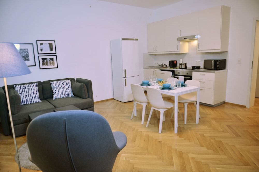 undefined Jimmy's Apartments Suites 3