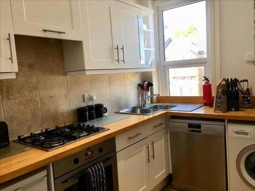 undefined Wilde Victorian Room & private Bathroom 7