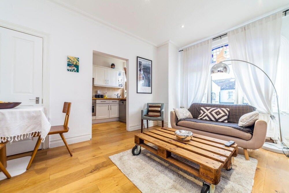 undefined Wilde Victorian Room & private Bathroom 8