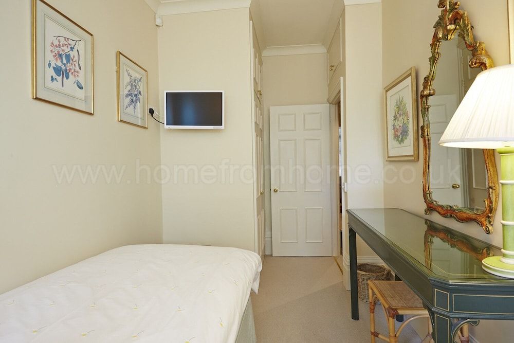 undefined Kensington - Comfortable two Bedroom Ground Floor Property - 3 Beds 2