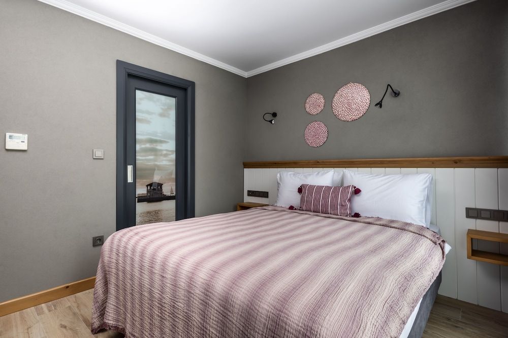 Istanbul Old City Colorful Houses Balat PETRION Hotel Double Room 4