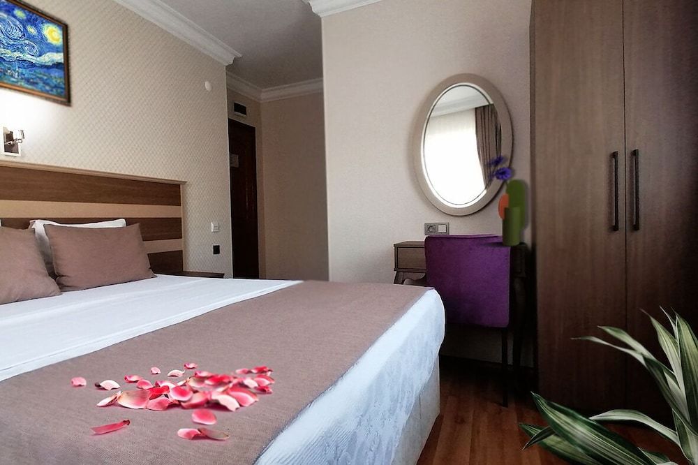 Sembol Hotel Double Room 4