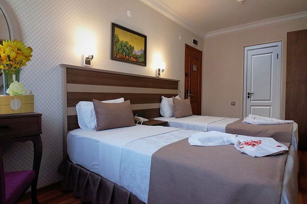 Sembol Hotel Double Room 4