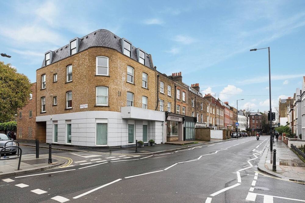 undefined JOIVY Artsy Studio Flat in Fulham near River Thames 2