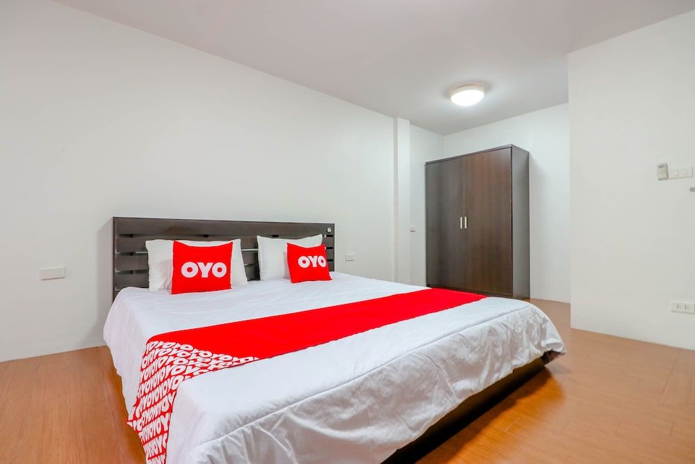 OYO 935 The Palm Apartment Basic Double Room 5