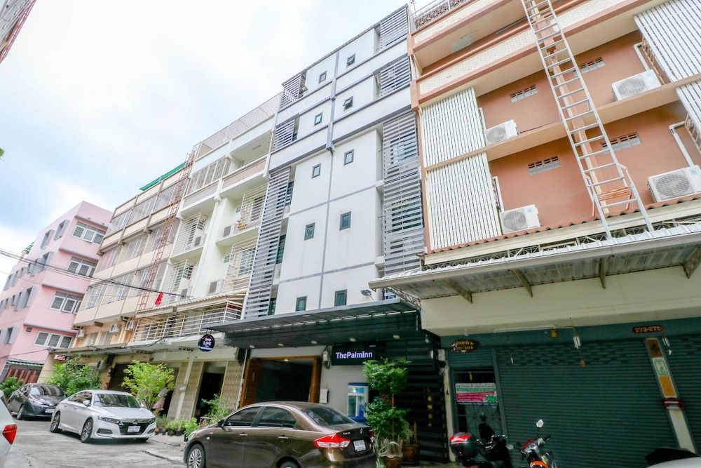 undefined OYO 935 The Palm Apartment 5