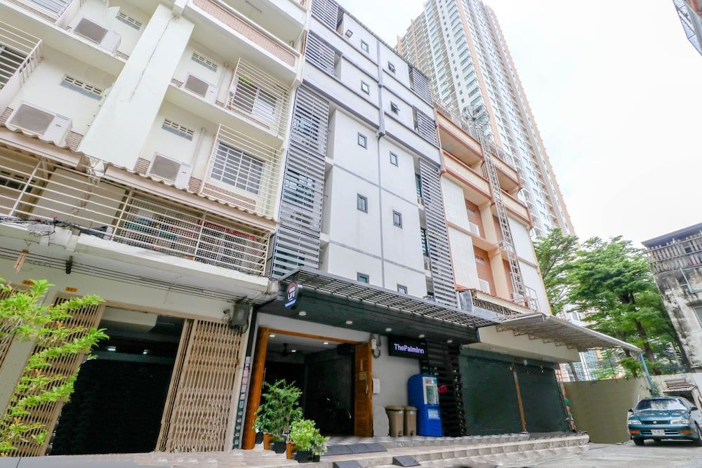 undefined OYO 935 The Palm Apartment 6