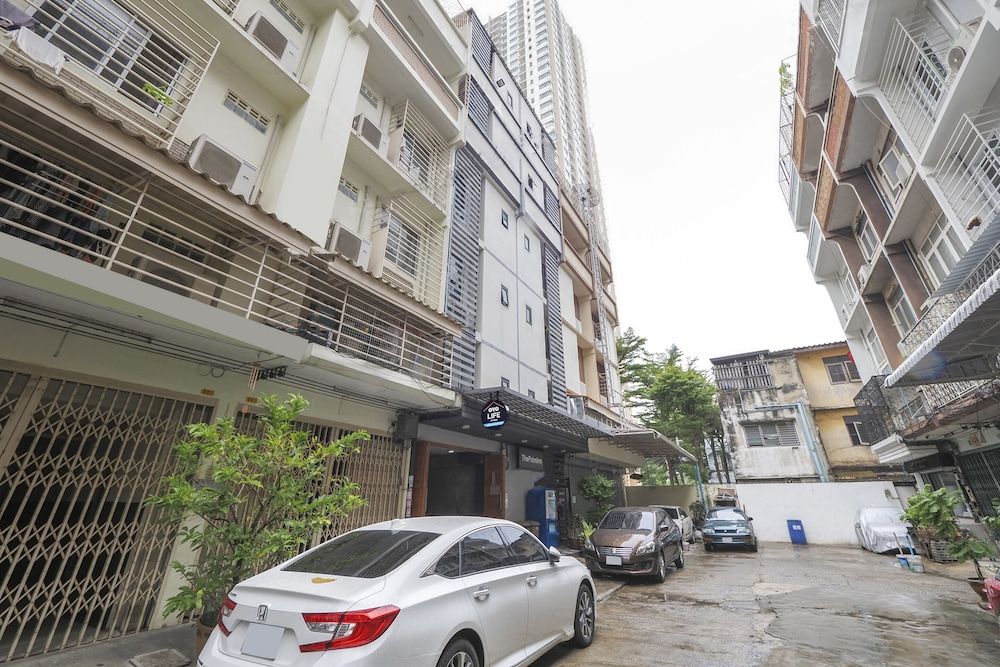 undefined OYO 935 The Palm Apartment