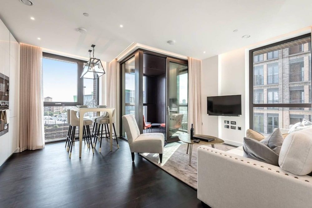 undefined Elegant Two Bedroom Apartment With Winter Garden 7