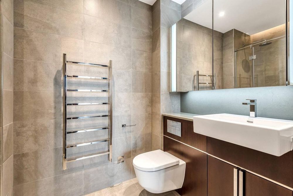 undefined Elegant Two Bedroom Apartment With Winter Garden 3