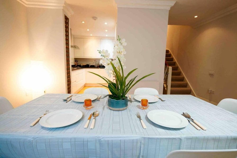 undefined Spacious & Modern 3brs House in Central London 9
