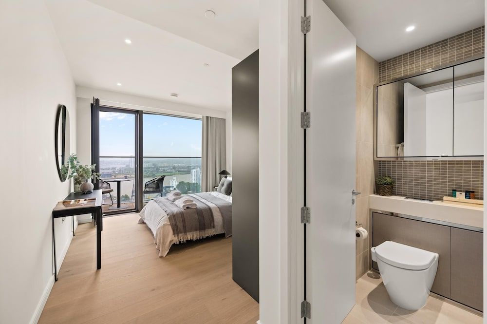 undefined Luxury two Bedroom Apartment in East Londons Docklands 8