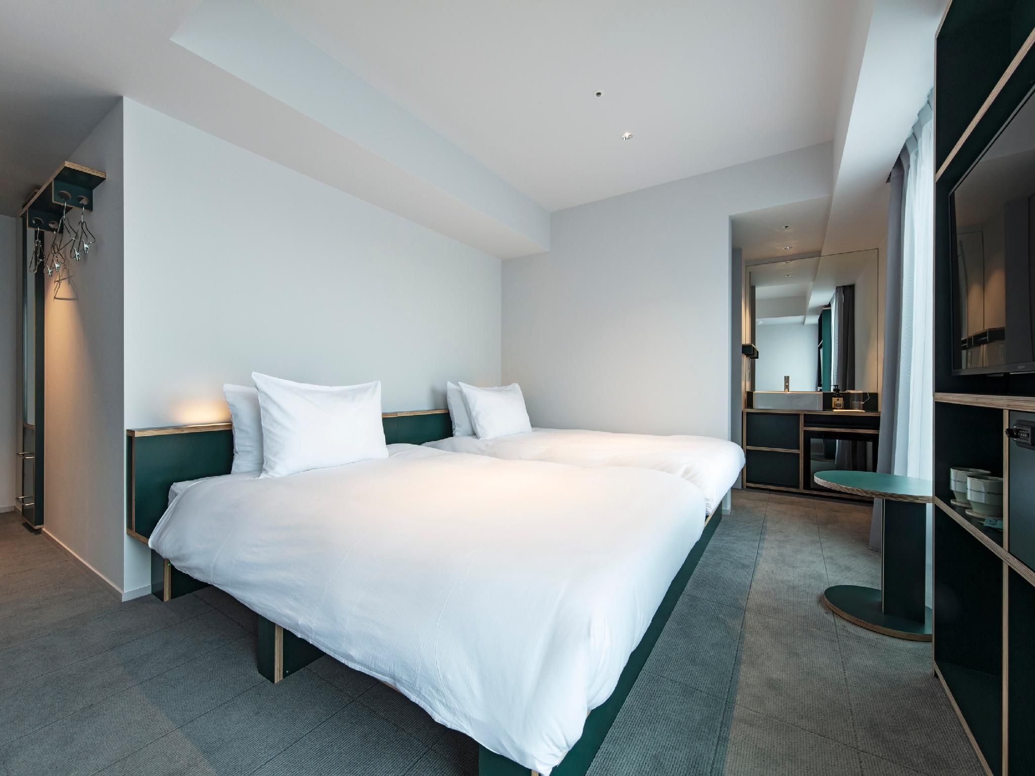 Deluxe Corner Twin Room