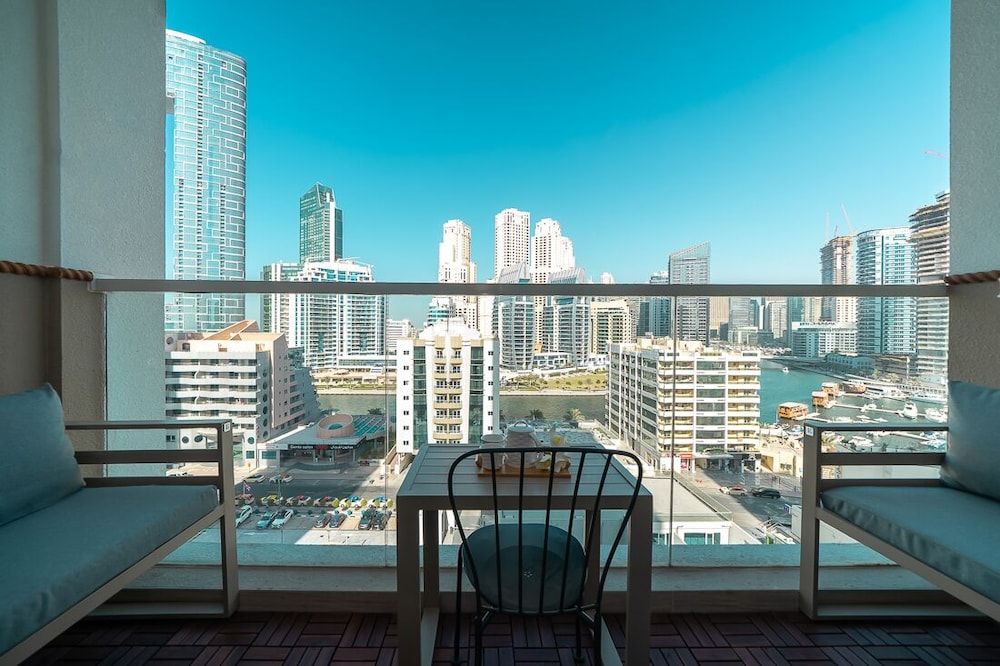 undefined HiGuests - Studio One 8