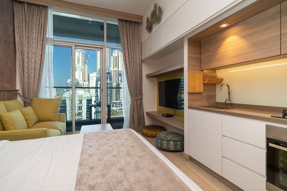 undefined HiGuests - Studio One 4