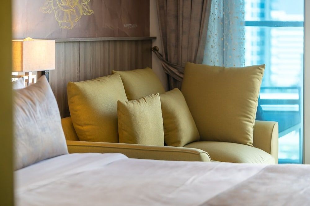 undefined HiGuests - Studio One 6