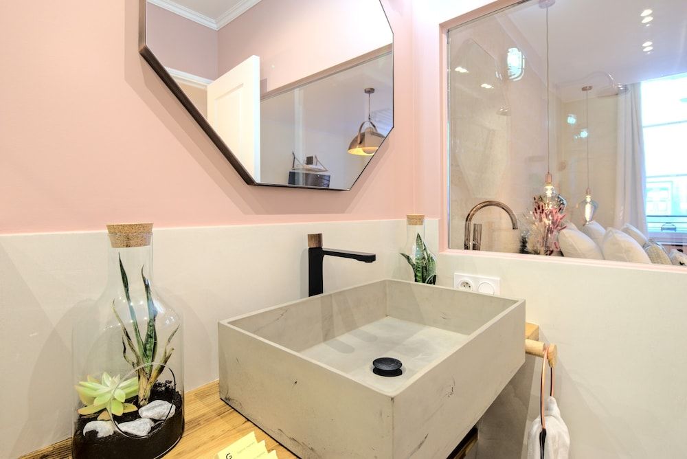 The Charming Luxembourg Garden Luxury Apartment, Ensuite 29