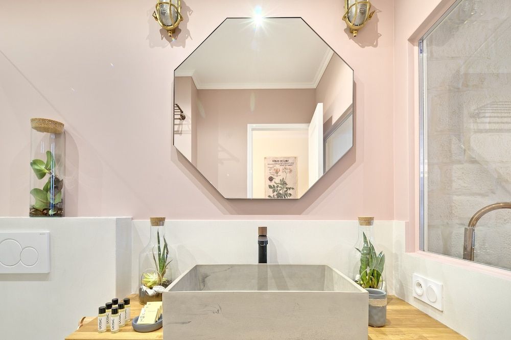 The Charming Luxembourg Garden Luxury Apartment, Ensuite 28