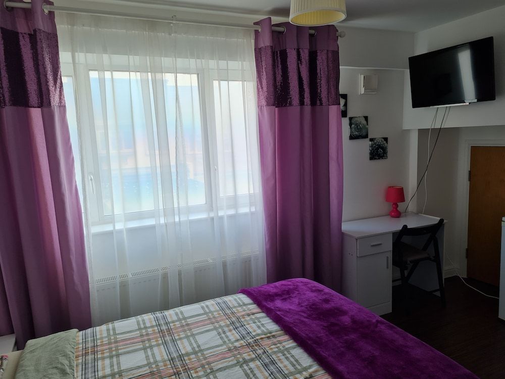 undefined TravelStop #London-Ealing 10