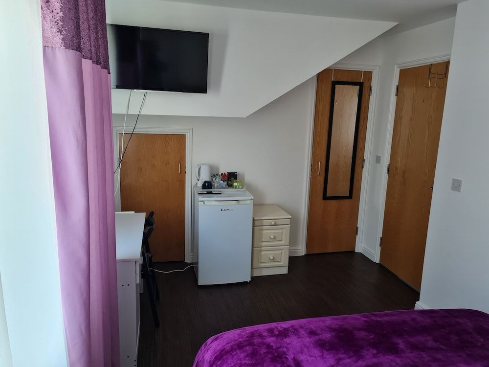 TravelStop #London-Ealing Double-room with Shower 4