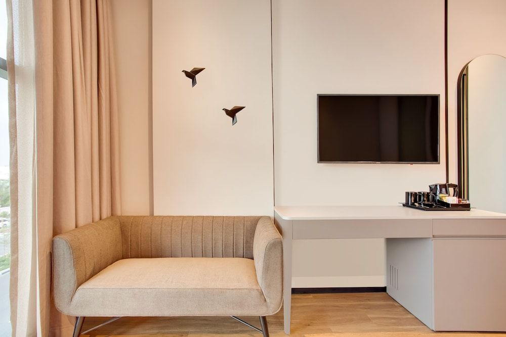 Lemon Tree Hotel Jumeirah Dubai Superior Room 12