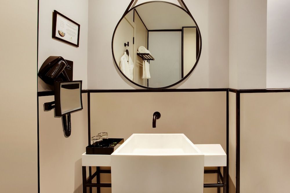 Lemon Tree Hotel Jumeirah Dubai Superior Room 8