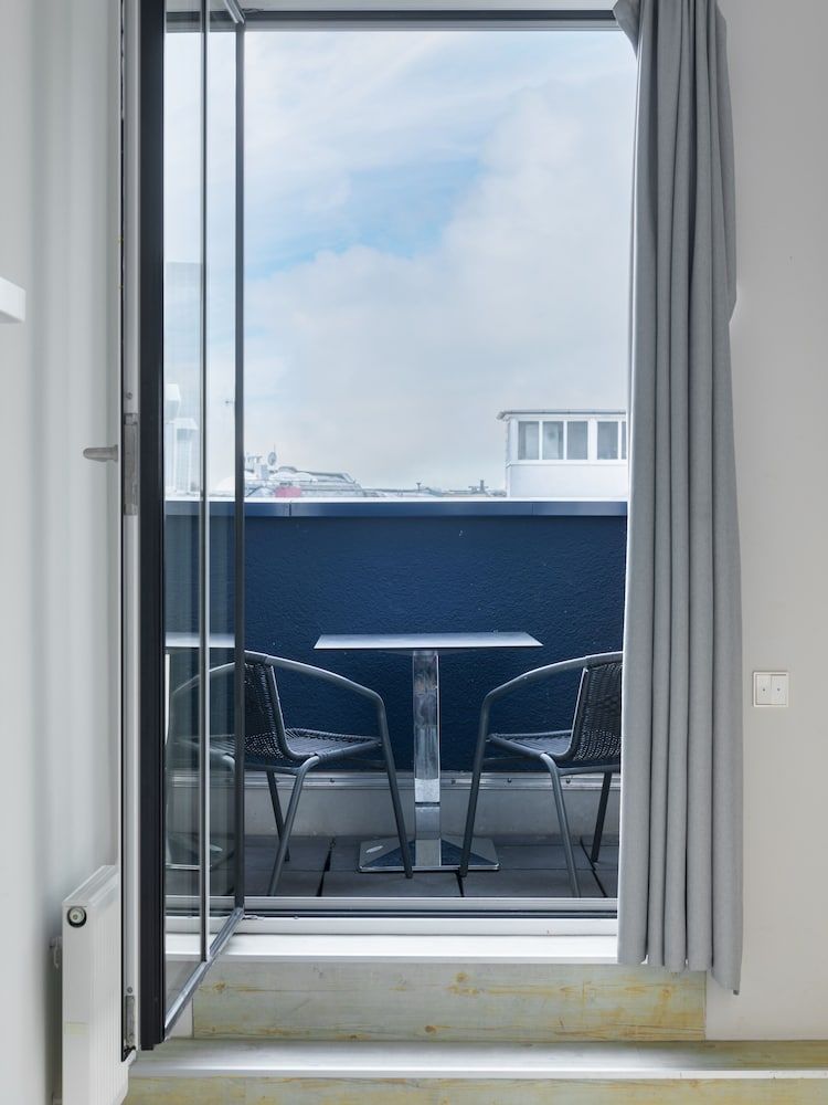 Numa Frankfurt Blau Large Studio, Kitchenette, Balcony 6