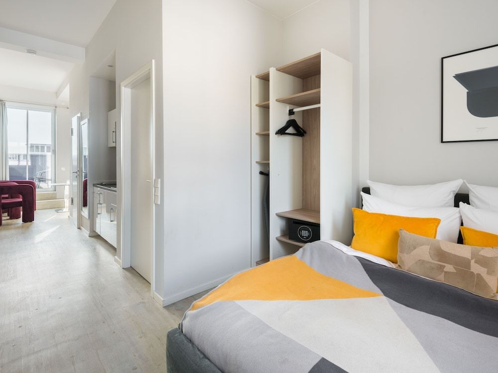 Numa Frankfurt Blau Large Studio, Kitchenette, Balcony 3