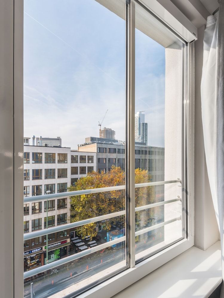 Numa Frankfurt Blau Large Studio with Kitchenette 10