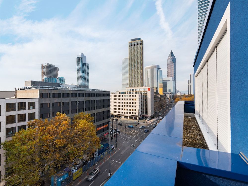 Numa Frankfurt Blau Large Studio, Kitchenette, Balcony 7