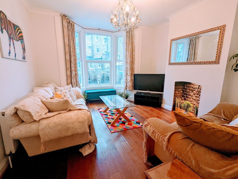 TopHome Arsenal Deluxe House, 6 Bedrooms 88