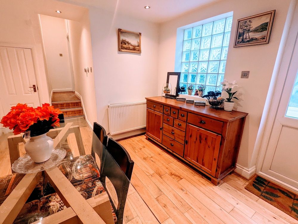 TopHome Arsenal Deluxe House, 6 Bedrooms 83