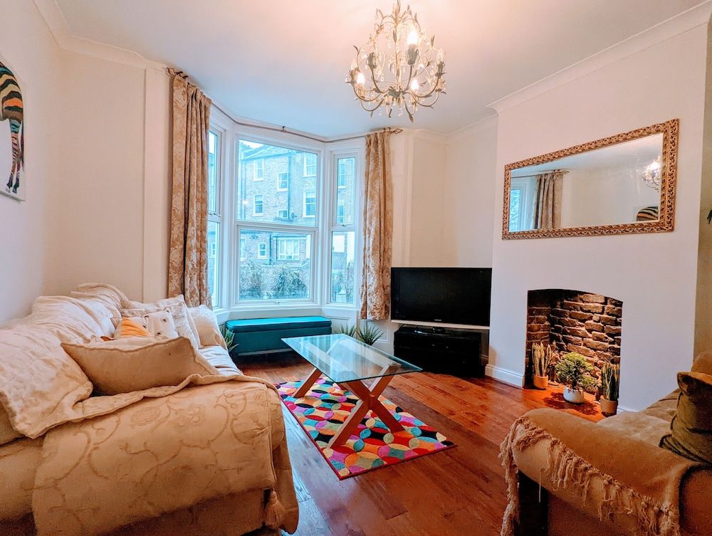 TopHome Arsenal Deluxe House, 6 Bedrooms 87