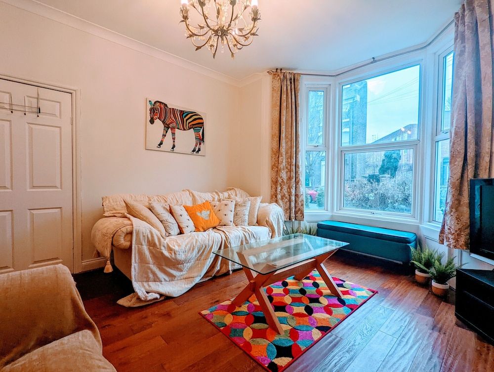 TopHome Arsenal Deluxe House, 6 Bedrooms 40