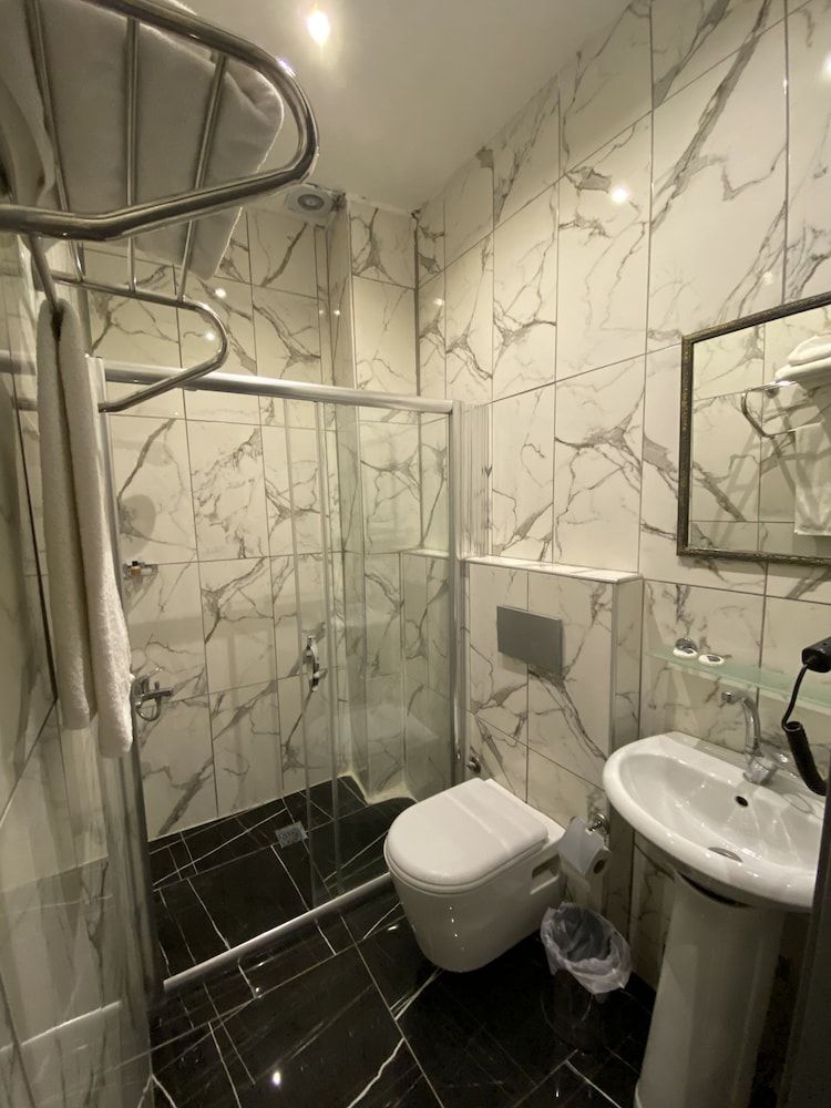 Ganj Hotel Economy Room 13