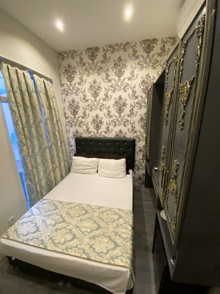 Ganj Hotel Economy Room 6