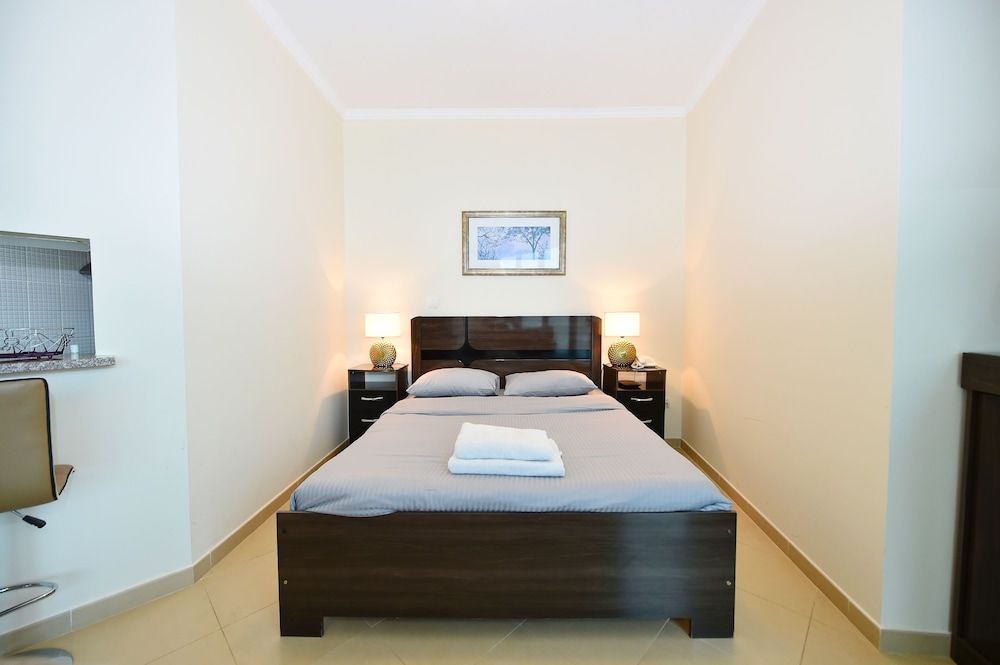 undefined DJ - Bright spacious Studio in JLT 4