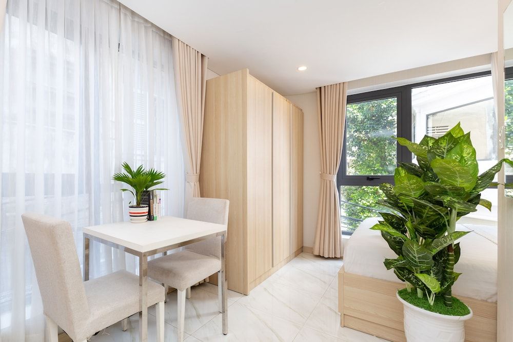 undefined Saigon Paramount 8