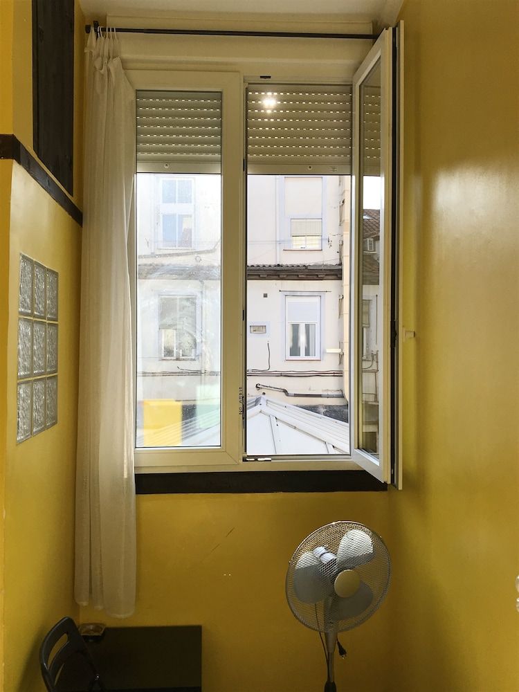 Hostal Apolo XI Twin Room, 2 Twin Beds, Shared Bathroom 2