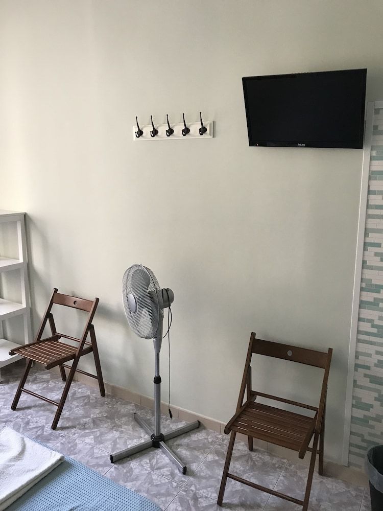 Hostal Apolo XI Twin Room, 2 Twin Beds, Shared Bathroom 8