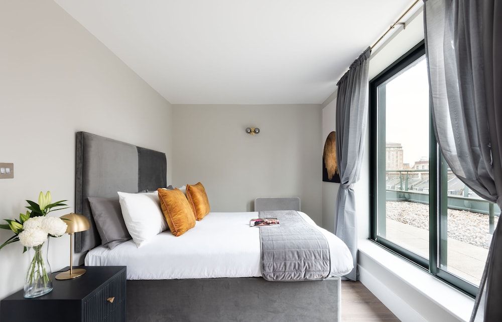 undefined The Residen 6