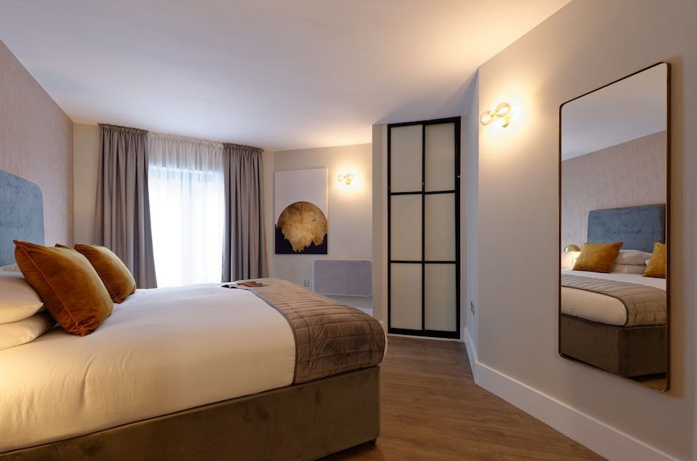 undefined The Residen 9