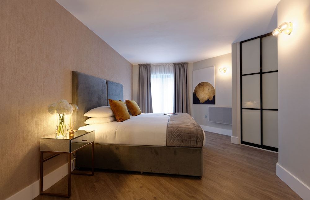 undefined The Residen 10