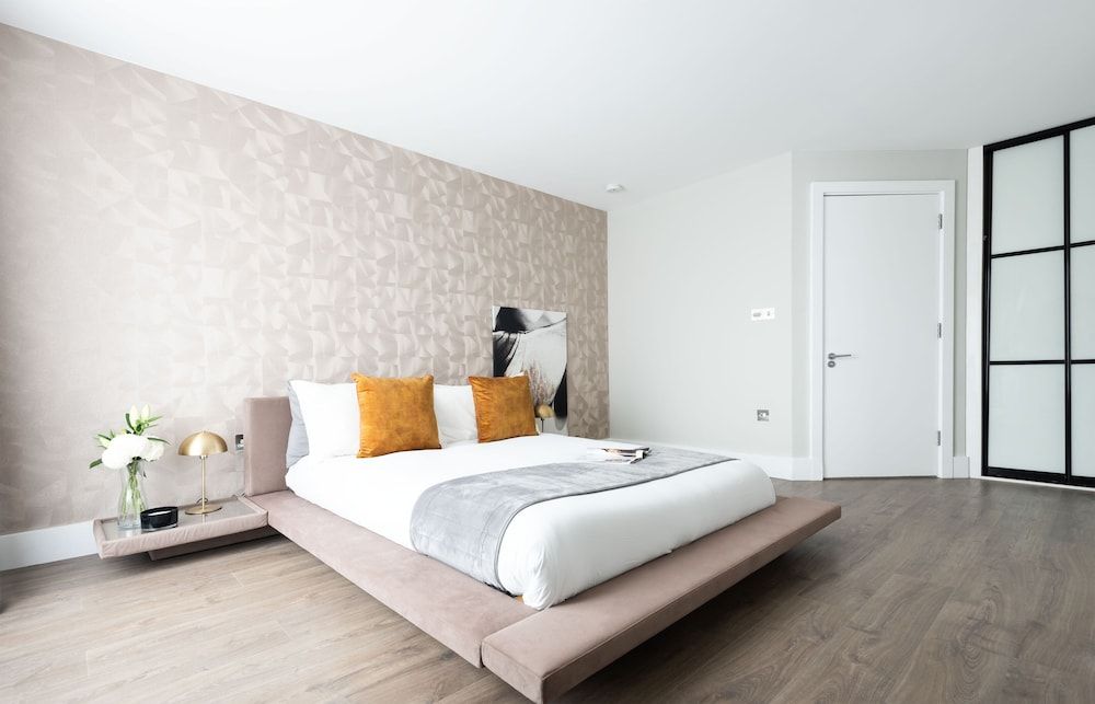 undefined The Residen 7