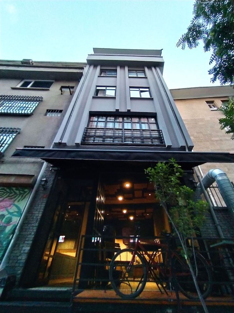 undefined Noble House 5